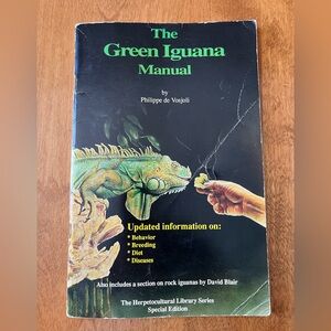 The Green Iguana Manual by Philippe de Vosjoli - Black and Green Cover